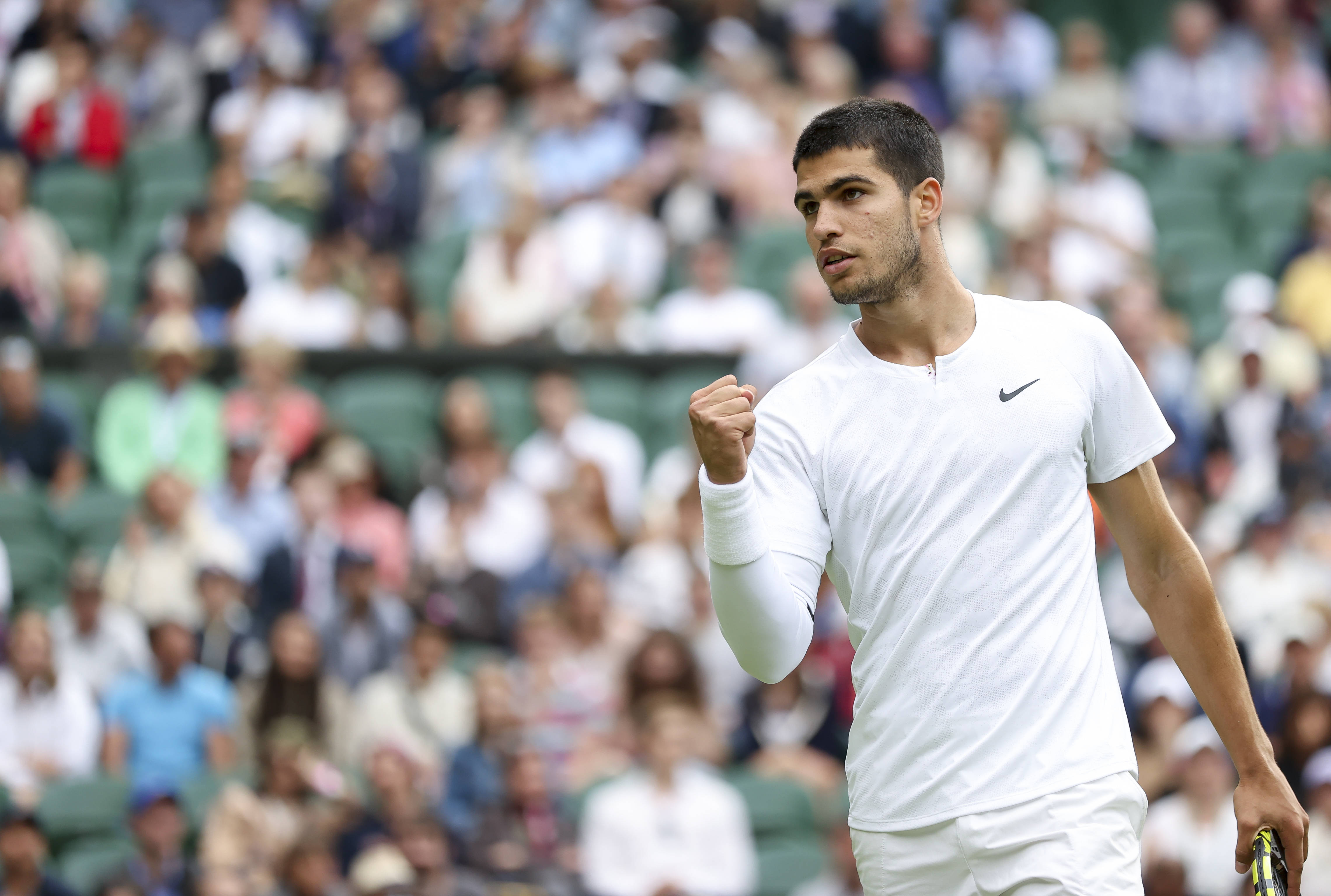 色的个人突 色的个人突